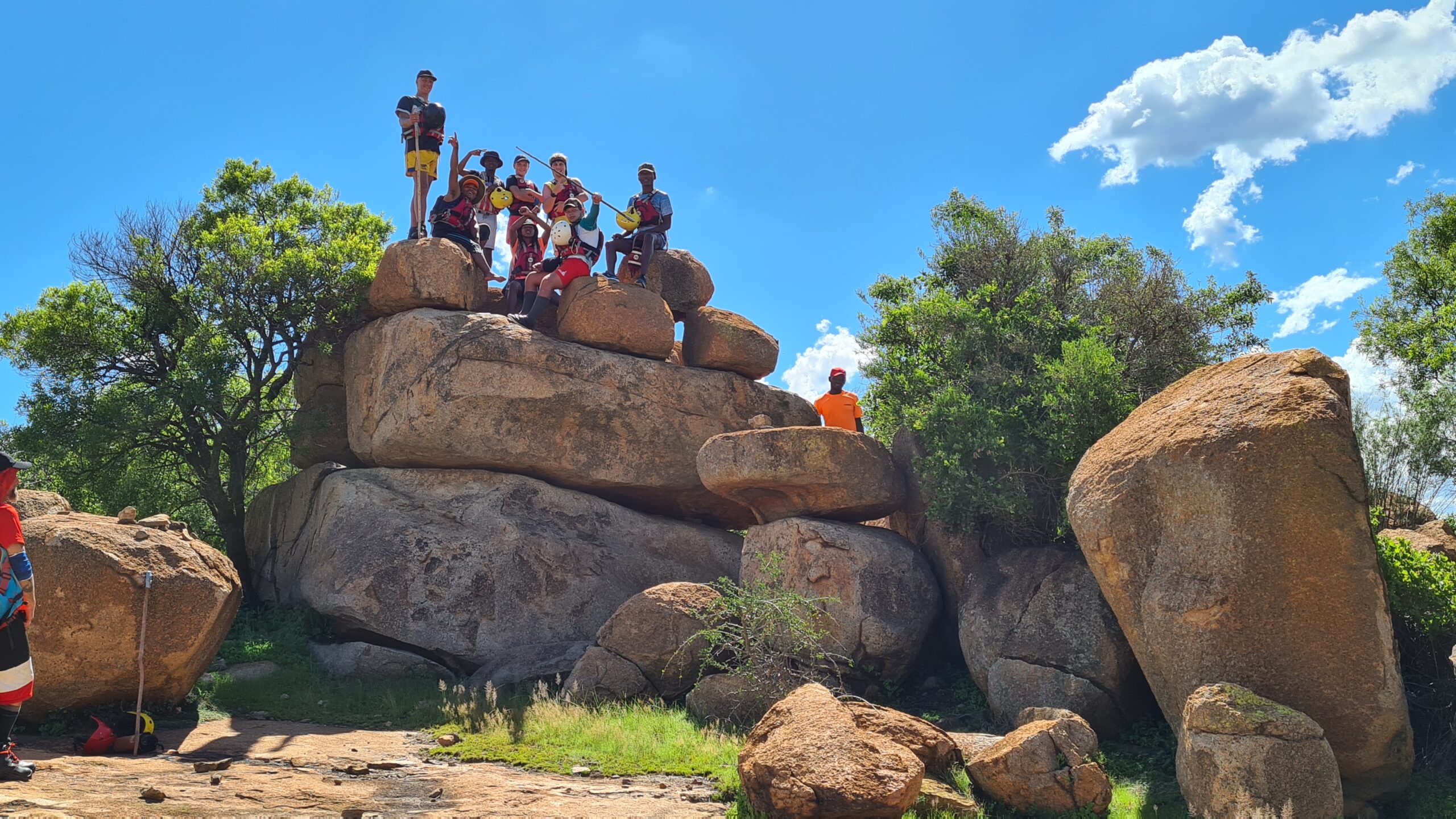 HIKING BOULDERS GROUP 20220105_150603